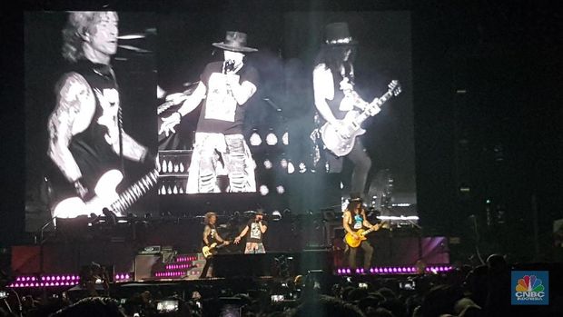 Reuni dan Rindu yang Terbayar di Konser Guns N Roses Jakarta
