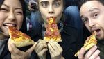 Supermodel Cara Delevingne Tak Pantang Makan Fast Food dan Pizza
