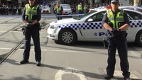 Kepolisian Victoria mengatakan, para polisi awalnya datang untuk merespons laporan mengenai sebuah mobil yang terbakar di pusat kota Melbourne pada sekitar pukul 16.20 waktu setempat, saat orang-orang mulai meninggalkan kantor mereka untuk pulang. (Foto: Dok. REUTERS/Sonali Paul)