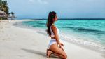 Gaya Liburan Eksotis Aktris Bollywood di Pantai