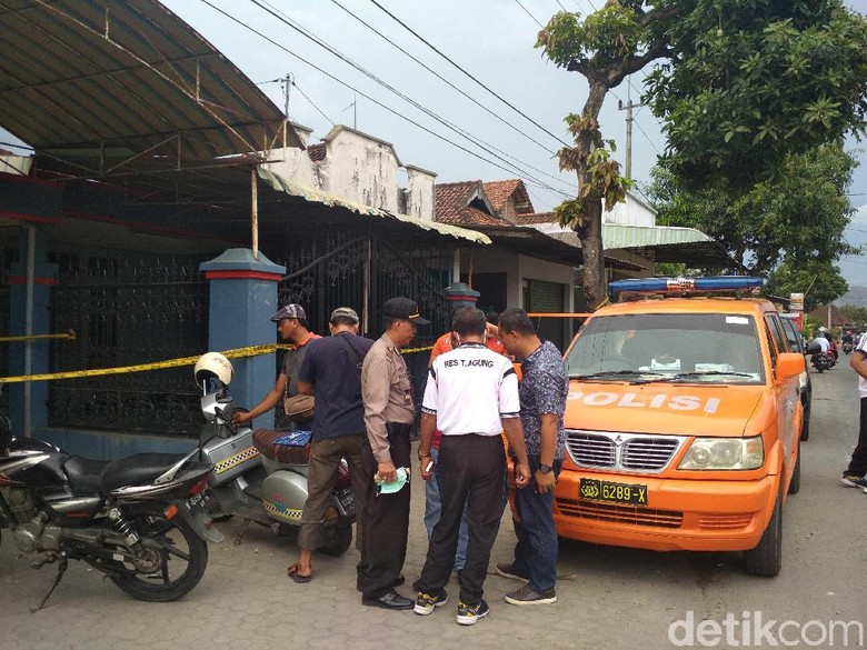 Tak Ada Barang Hilang di Rumah Pasutri Tewas di Tulungagung Tak Ada Barang Hilang di Rumah Pasutri Tewas di Tulungagung