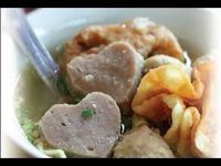Bukan Bulat, Bakso Ini Bentuknya Buaya hingga Donat!