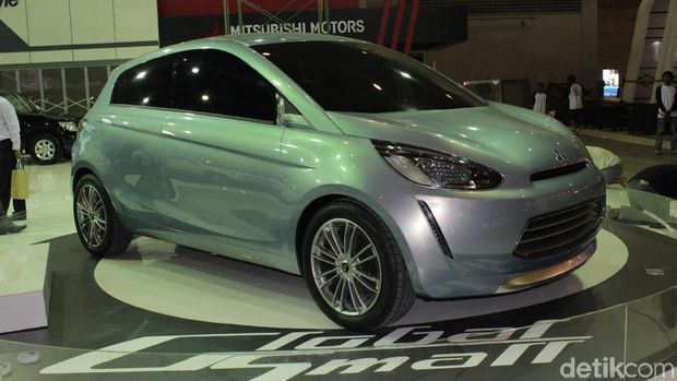 Mitsubishi Global Small Concept dipamerkan di IIMS 2011. Mobil konsep yang akan menjadi cikal bakal Mitsubishi Mirage.