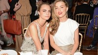 Sukses berperan dalam film Suicide Squad besutan DC, Cara terlihat makan malam bersama Amber Heard. Aktris yang juga berperan dalam film garapan DC. Foto: Istimewa