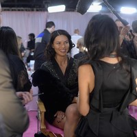 Fashion show Victorias Secret 2018 menjadi panggung terakhir untuk Adriana Lima sebagai model brand pakaian dalam tersebut. Adriana mulai jadi model Victorias Secret sejak usia 18 tahun. Ia pun telah setia dengan merek itu selama 19 tahun. Foto: Getty Images