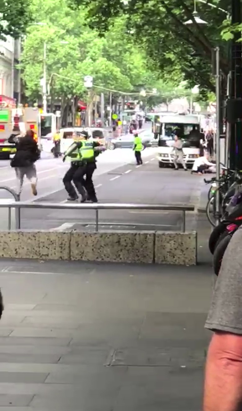 Yasonna Heran Polisi Melbourne Tak Langsung Tembak Pria Penikam Yasonna Heran Polisi Melbourne Tak Langsung Tembak Pria Penikam