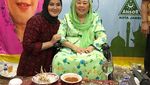 Begini Gaya Makan Istri Zumi Zola yang Ngaku Kaya dari Kakeknya