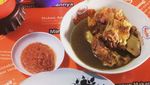 Dingin-dingin Gini Enaknya Makan Malam dengan Bebalung Khas Lombok