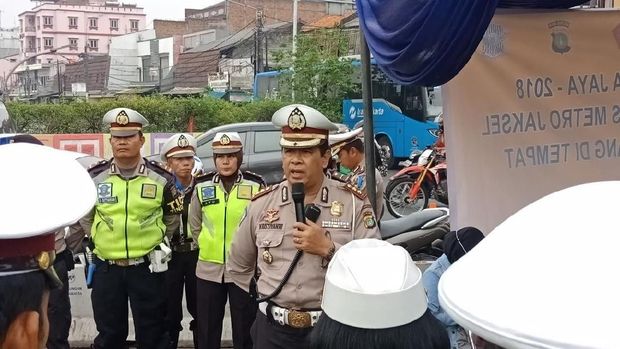 Pelanggar lalu lintas langsung menjalani sidang tilang di tempat.