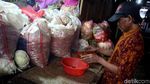 Bakal Direvitalisasi, Begini Aktivitas di Pasar Kebon Melati
