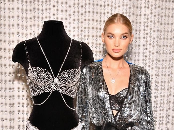 elsa hosk victorias secret NEW YORK, NY - NOVEMBER 05: Victorias Secret Angel Elsa Hosk wears The 2018 Dream Angels Fantasy Bra at The Plaza Hotel Palm Court on November 5, 2018 in New York City. (Photo by Slaven Vlasic/Getty Images for Victorias Secret)