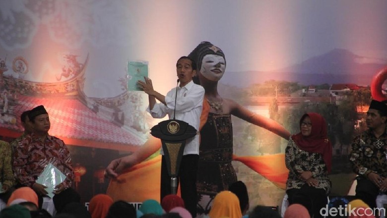 Ini Pesan Jokowi pada Warga Tegal Penerima Sertifikat Tanah Ini Pesan Jokowi pada Warga Tegal Penerima Sertifikat Tanah