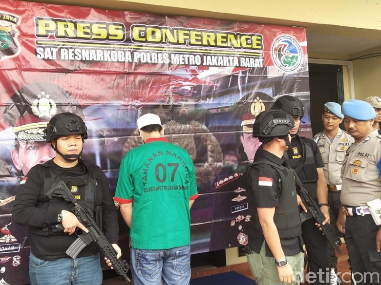 Polisi Buru Pemasok Ganja ke Claudio Martinez Polisi Buru Pemasok Ganja ke Claudio Martinez