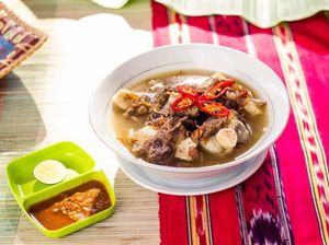 Dingin-dingin Gini Enaknya Makan Malam dengan Bebalung Khas Lombok