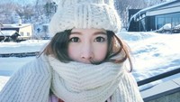 Nahmfah terlihat sangat cantik dalam balutan topi rajut. Kawaii! (nahm.fah/Instagram)