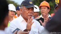 Kontrak pembangunan jalan akses Pelabuhan Patimban dan konsultan supervisi telah ditandatangani pada 14 Agustus 2018 dengan kontraktor pelaksana yakni PT PP, PT. Bangun Cipta Kontraktor dan Shimizu Corporation dengan alokasi anggaran Rp 1,12 triliun yang ditargetkan rampung pada akhir tahun 2019. Sedangkan untuk konsultan supervisi dilakukan oleh Katahira & Engineer International bekerjasama dengan Nippon Engineering Consultant serta PT Perentjana Djaja, PT Sarana Multi Daya, PT Parama Karya Mandiri, PT Mekaro Daya Mandiri dan PT Maratama Cipta Mandiri senilai Rp 63,51 miliar. Dok. Kementerian PUPR.