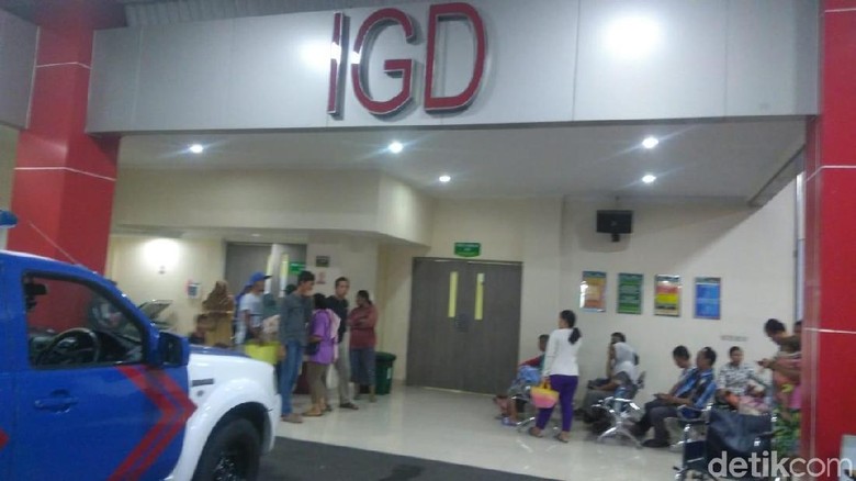 Keluarga Datangi RS Korban Insiden Drama Surabaya Membara Dirawat Keluarga Datangi RS Korban Insiden Drama Surabaya Membara Dirawat