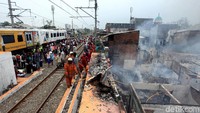 Kebakaran terjadi di dekat Stasiun Taman Kota, Jakarta Barat, Jumat (9/11/2018).