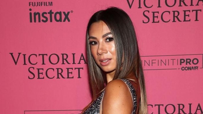 Penampilan cantik Jennifer Bachdim di after party Victorias Secret 2018. Foto: Getty Images Penampilan cantik Jennifer Bachdim di after party Victorias Secret 2018. Foto: Getty Images