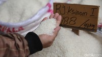 Sementara itu, kenaikan tersebut masih berada di bawah Harga Eceran Tertinggi (HET) beras medium sebesar Rp 9.450 per kg. Namun untuk mencegah kenaikan terus menerus pihaknya akan bersinergi dengan Perum Bulog dan Satgas Pangan.