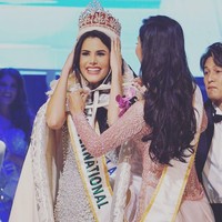 Bersaing dengan 76 wanita cantik dari negara lain, kemenangan Mariem di Miss International 2018 jadi ucapan selamat ulang tahun terbaik baginya. Ini adalah ucapan selamat ulang tahun terbaik yang pernah saya miliki, dan yang ini untuk Venezuela. Untuk semua orang di negara saya, saya mencintai kalian, kata Mariem setelah menerima penghargaan itu. Foto: Instagram @missinternationalofficial