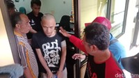 Penyerangan itu terjadi tepatnya pukul 01.35 WIB. Rohandi mendadak mendatangi Polsek Penjaringan. Saat disapa petugas SPK Brigadir Sihite, Rohandi justru menyerang. (Foto: Eva Safitri/detikcom)