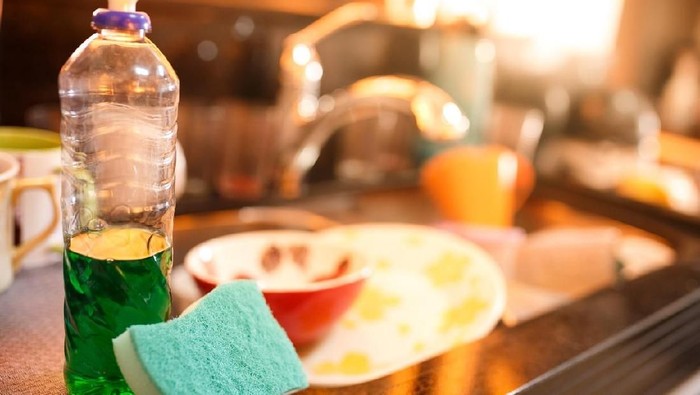 7 Barang Ini Haram Dibersihkan Pakai Sabun Cuci Piring