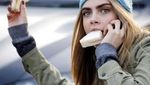 Supermodel Cara Delevingne Tak Pantang Makan Fast Food dan Pizza