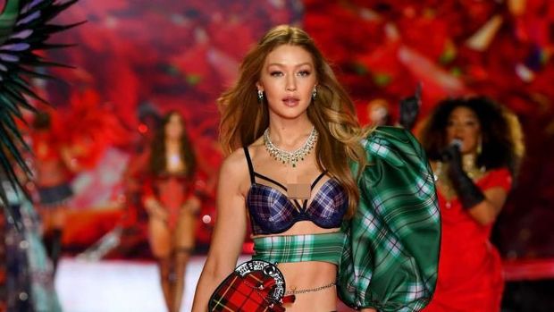 Kalahkan Bella, Gigi Hadid Dominasi Cover Majalah Fashion di 2018