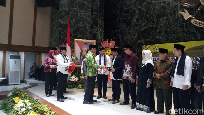 Lepas 267 Marbut Se-DKI Umrah, Anies: Pelajari Pengelolaan Masjid