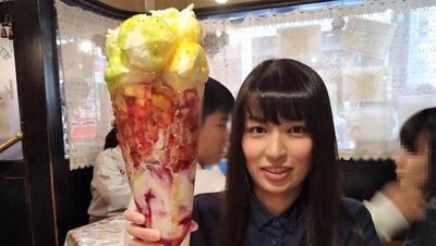 Ukurannya Sebesar Kepala Manusia, Ini Dessert Parfait Jumbo di Jepang!