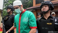 Ia kemudian mulai terjun ke dunia hiburan lewat sinetron Tendangan si Madun. Dan kini ia harus mendekam dibalik jeruji besi lantaran terjerat kasus narkoba jenis ganja.