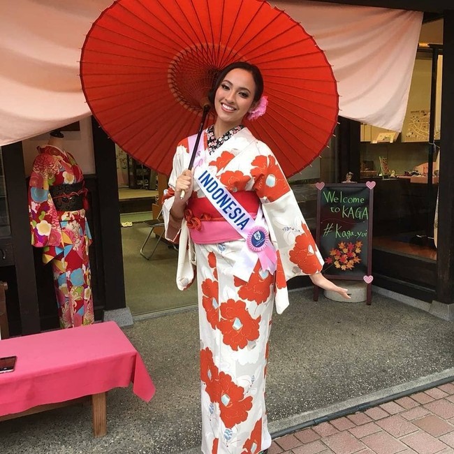 Meski tak berhasil melaju ke babak delapan besar Miss International 2018, Vania telah melakukan usaha yang maksimal. Namun pencapaian Vania di ajang Miss International 2018 ini belum bisa menyamai prestasi wakil Indonesia, Kevin Liliana. Pada 2017, Kevin terpilih sebagai pemenang Miss International. Foto: Instagram