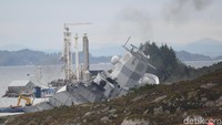 Kapal tanker yang ditabrak membawa 62.000 ton minyak mentah dari Norwegia ke Inggris. NTB Scanpix/Marit Hommedal via REUTERS.