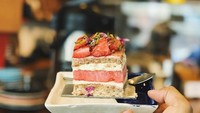 Siapa ngiler lihat kue ini? Tipang cicip Watermelon Cake terkenal buatan Black Star Pastry Australia. Foto: Instagram tiarapangestika