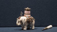 Benda antik lainnya yang turut dipamerkan adalah sebuah gajah kecil yang diketahui telah berumur 126 tahun sejak 1892.