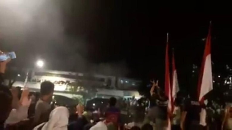 Siswi SD Turut Jadi Korban Tewas Insiden Drama Surabaya Membara Siswi SD Turut Jadi Korban Tewas Insiden Drama Surabaya Membara