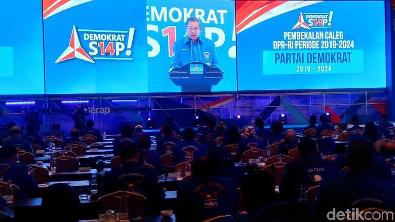 Kenang Bung Tomo, SBY Minta Caleg PD Jaga NKRI Kenang Bung Tomo, SBY Minta Caleg PD Jaga NKRI