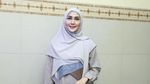 Senyuman Fenita Arie yang Bikin Adem