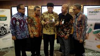 Peningkatan yang dibukukan oleh Mandiri Syariah ini juga lebih tinggi dibandingkan peningkatan laba bersih pada triwulan II 2018 yang sebesar 44,08 persen yoy atau Rp 261 miliar. Selain itu, laba bersih hingga September 2018 sebesar Rp 435 miliar ini juga lebih tinggi dibanding total laba Rp 365 miliar pada 2017.
