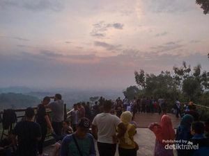 Menanti Matahari Terbit Seharga Rp 15 Ribu