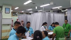 Rumah Sakit Umum Pusat Sanglah di Bali punya laboratorium canggih dan ruang isolasi untuk pasien dengan ancaman wabah penyakit. Penasaran? Yuk intip ruangannya.