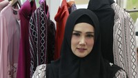 Saat ditanya soal pernikahan Maia Estianty, Mulan Jameela enggan berkomentar. Foto: Ismail/detikHOT