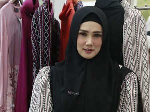Tanpa Ahmad Dhani, Mulan Jameela: Belajar Menahan Rindu Itu Berat