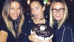 Intip Momen Makan Adriana Lima, Victoria Secrets Angel yang Baru Pensiun