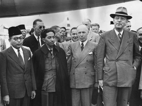 Kemerdekaan Indonesia tak diraih dengan mudah. Perang dan perundingan dilalui untuk meraihnya. Yuk, kita lihat perjuangan para pahlawan saat merebut kemerdekaan