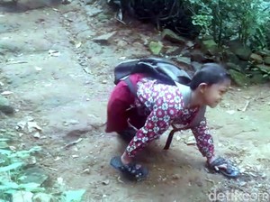 Merangkak 3 Km ke Sekolah, Adul Memotivasi Teman dan Guru