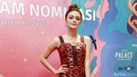 Saat Amanda Rawles Pamer Bahu Seksinya