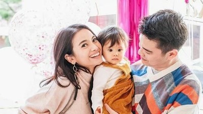 6 Potret Pemeran Hanum dan Rangga Acha Septriasa dan Keluarga