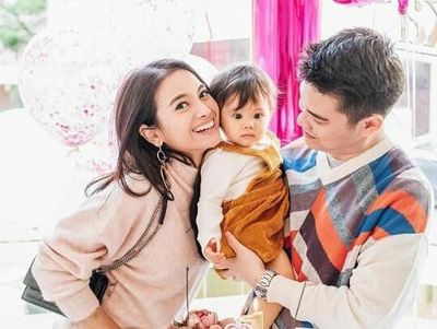 6 Potret Pemeran Hanum dan Rangga Acha Septriasa dan Keluarga